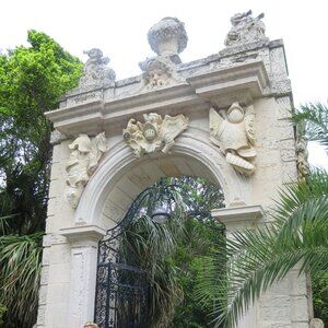 Meet your Posher, Casa Riviera